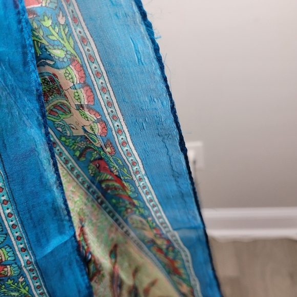 100% Pure Silk Elephant Scarf 68 X 20. - Picture 10 of 10